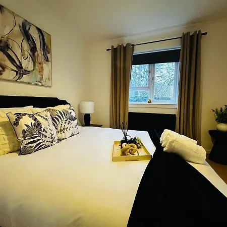 Modern 2 Bedroom Ground Floor Near Centre *