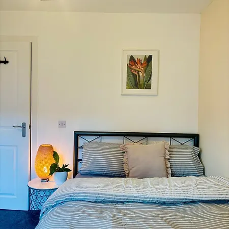Modern Ground Floor 2 Bed Secure Parking & Perfect For City- Celticemirates Stadium Apartment Glasgow