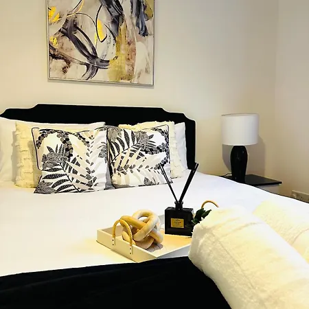 Modern 2 Bedroom Ground Floor Near Centre Apartment