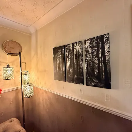 Likewise Modern Two Bedrooms For 4 In Area アパート