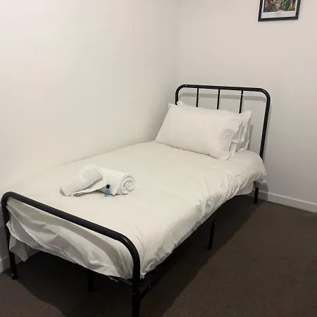 West End By Kelvingrove * Glasgow