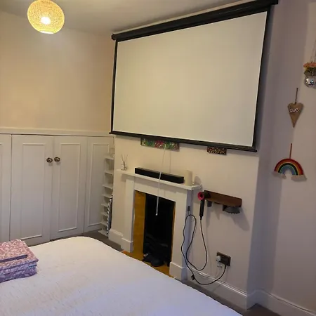 Stylish 2 Bedroom West End Flat * Глазго