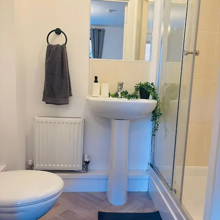 Modern Ground Floor 2 Bed Secure Parking & Perfect For City- Celticemirates Stadium Apartment Glasgow