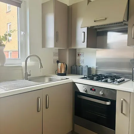 Modern Ground Floor 2 Bed Secure Parking & Perfect For City- Celticemirates Stadium Apartment Glasgow