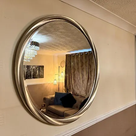 Likewise Modern Two Bedrooms For 4 In Area * Глазго