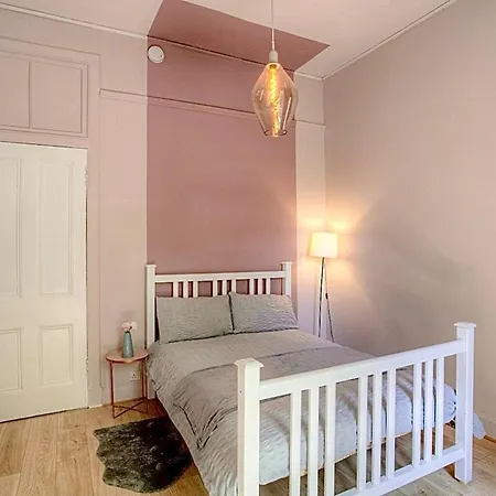 Homely 2 Bed Victorian West End * Глазго