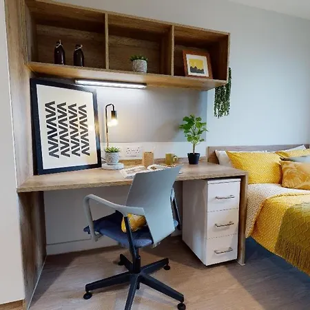 For Students Only - Elgin Place In Edinburgh