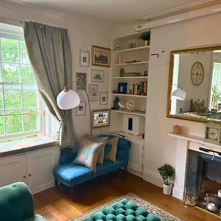 Апартаменты Stylish 2 Bedroom West End Flat *