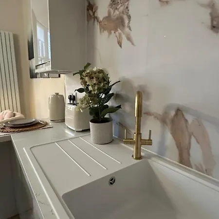 Romantic Brand New Flat, Centre