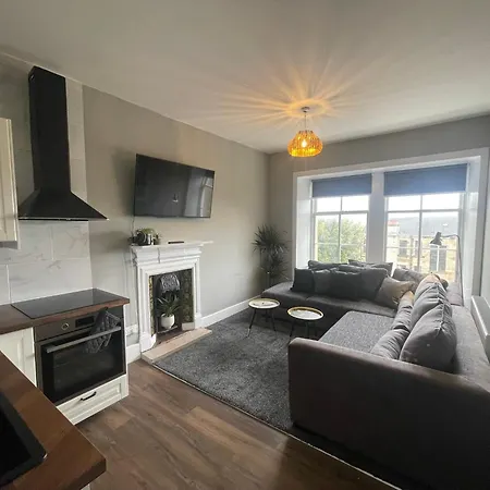 The West Nest For Six - Pass The Keys * Glasgow