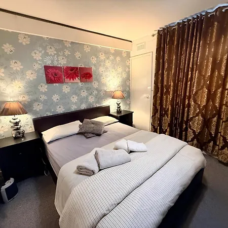 Likewise Modern Two Bedrooms For 4 In Area アパート