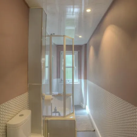 Homely 2 Bed Victorian West End Appartamento *