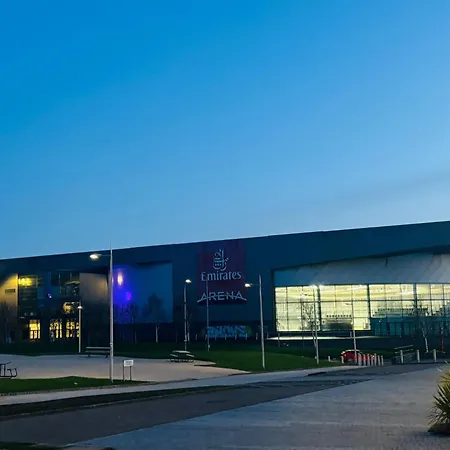 Modern Ground Floor 2 Bed Secure Parking & Perfect For City- Celticemirates Stadium Appartamento *