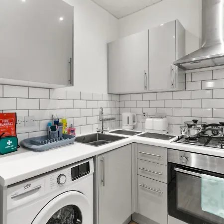 Appartement Free Parking - Sleeps 6 - 2 Bedrooms - Great Transport Links