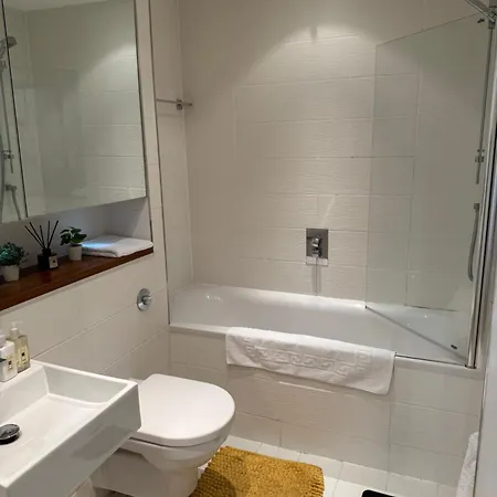 Appartement Executive Riverside With Workspace & Fast Wifi