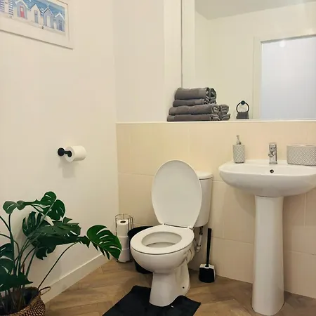 Modern Ground Floor 2 Bed Secure Parking & Perfect For City- Celticemirates Stadium * Glasgow
