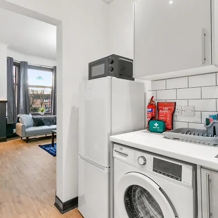 Free Parking - Sleeps 6 - 2 Bedrooms - Great Transport Links Appartement Glasgow