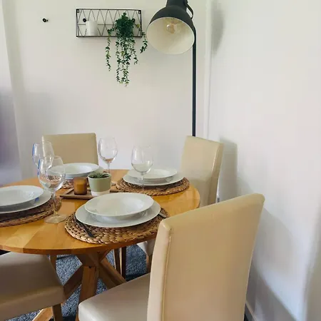 Apartment Modern Ground Floor 2 Bed Secure Parking & Perfect For City- Celticemirates Stadium *