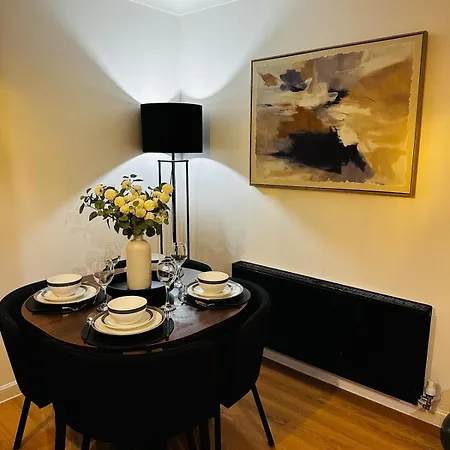 Apartment Modern 2 Bedroom Ground Floor Near Centre *