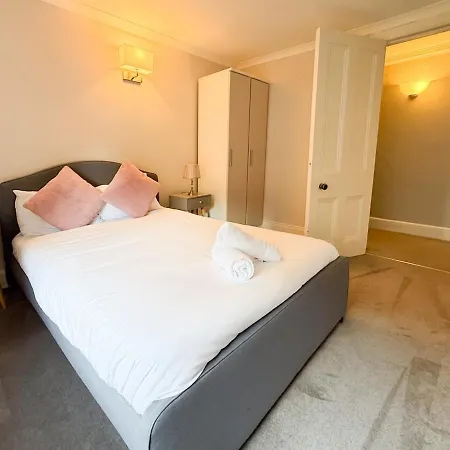 Spacious Three Storey West End - 3 Bedroom Glasgow