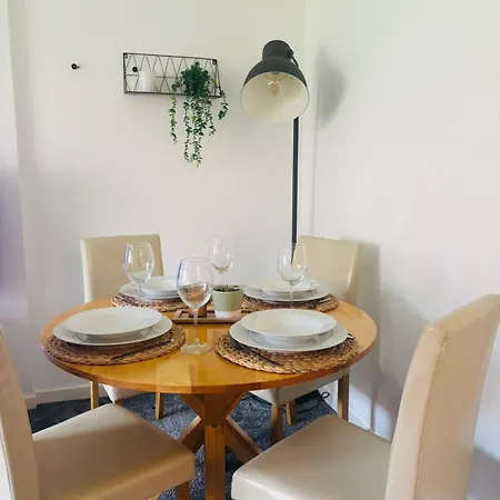 Modern Ground Floor 2 Bed Secure Parking & Perfect For City- Celticemirates Stadium