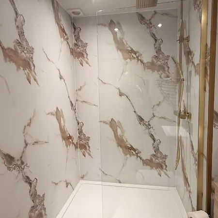 Romantic Brand New Flat, Centre 公寓