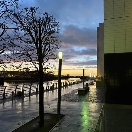 Executive Riverside With Workspace & Fast Wifi Apartamento Glasgow