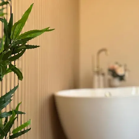 Romantic Brand New Flat, Centre Glasgow