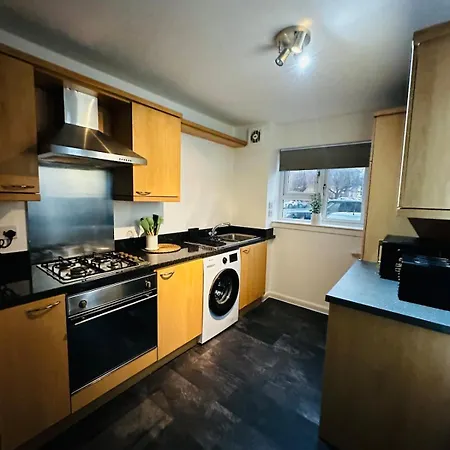 Modern 2 Bedroom Ground Floor Near Centre Apartment