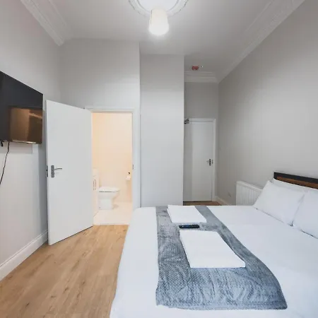O2 Spacious Hideaway Glasgow