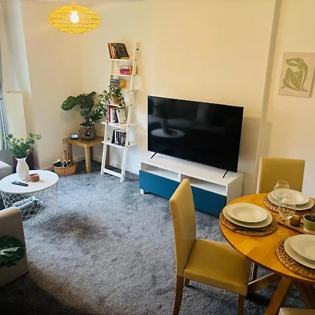 Apartment Modern Ground Floor 2 Bed Secure Parking & Perfect For City- Celticemirates Stadium