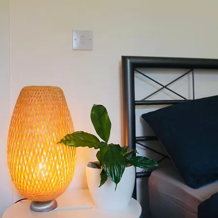 Modern Ground Floor 2 Bed Secure Parking & Perfect For City- Celticemirates Stadium *