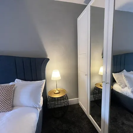 The West Nest For Six - Pass The Keys Glasgow