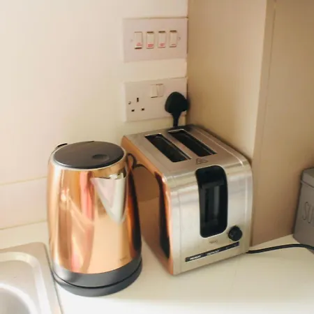 Modern Ground Floor 2 Bed Secure Parking & Perfect For City- Celticemirates Stadium Apartment Glasgow
