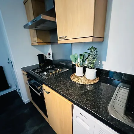 Modern 2 Bedroom Ground Floor Near Centre * Glasgow