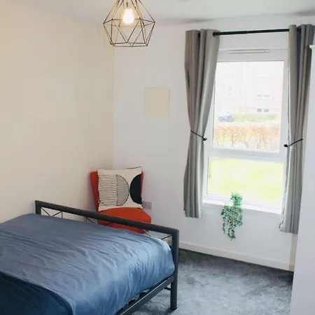 Modern Ground Floor 2 Bed Secure Parking & Perfect For City- Celticemirates Stadium * Glasgow