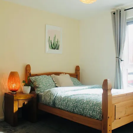 Modern Ground Floor 2 Bed Secure Parking & Perfect For City- Celticemirates Stadium *