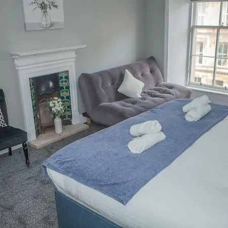 The West Nest For Six - Pass The Keys Apartman