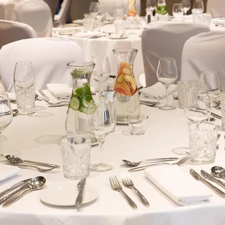 Hilton Garden Centre 4* גלאזגו