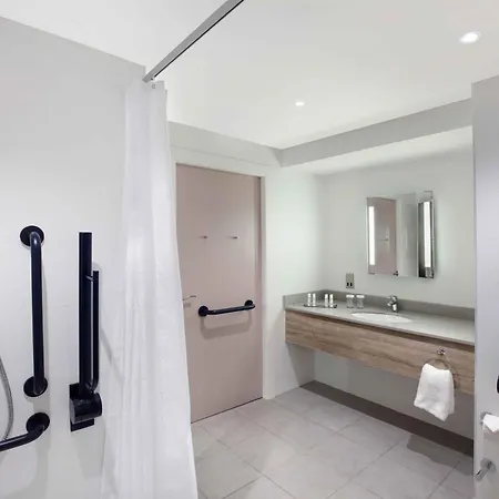 מלון Doubletree By Hilton