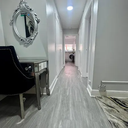 2 Bedroom At Secc Hydro Free Parking דירה