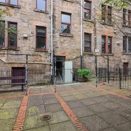 Διαμέρισμα Floor West End Flat - 3-min Walk To Subway - Park Views