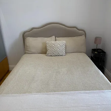 Lejlighed Floor West End Flat - 3-min Walk To Subway - Park Views *