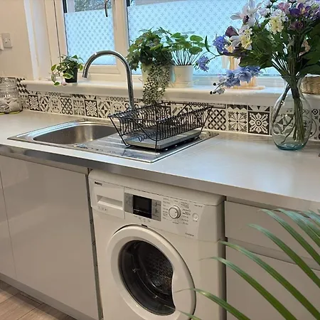 Comfy 1 Bedroom Flat With Free Parking גלאזגו