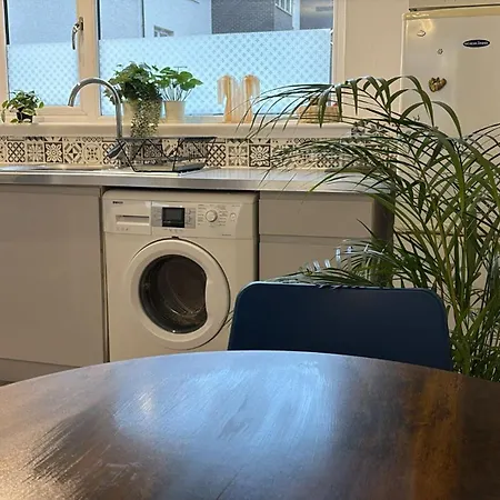 Comfy 1 Bedroom Flat With Free Parking גלאזגו