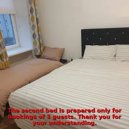 Newly Furnished Flat 4 Minutes Walk To Metro アパート グラスゴー
