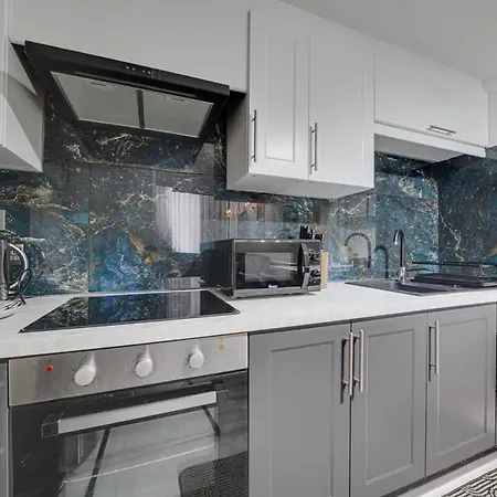 Luxurious Royal 2br Apartment, Centre *