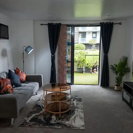 Meadowside Quay 2br Luxurious Glasgow