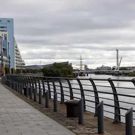 Meadowside Quay 2br Luxurious Апартаменты *