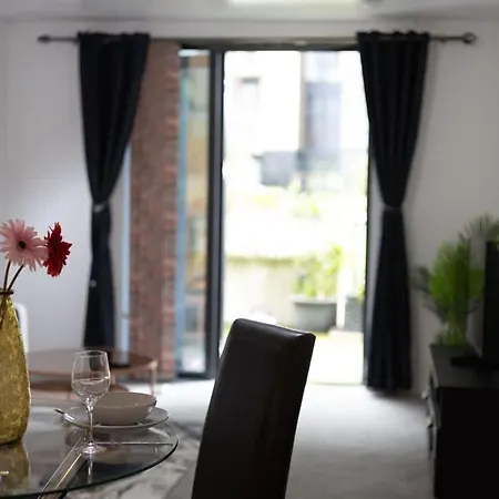 Meadowside Quay 2br Luxurious *